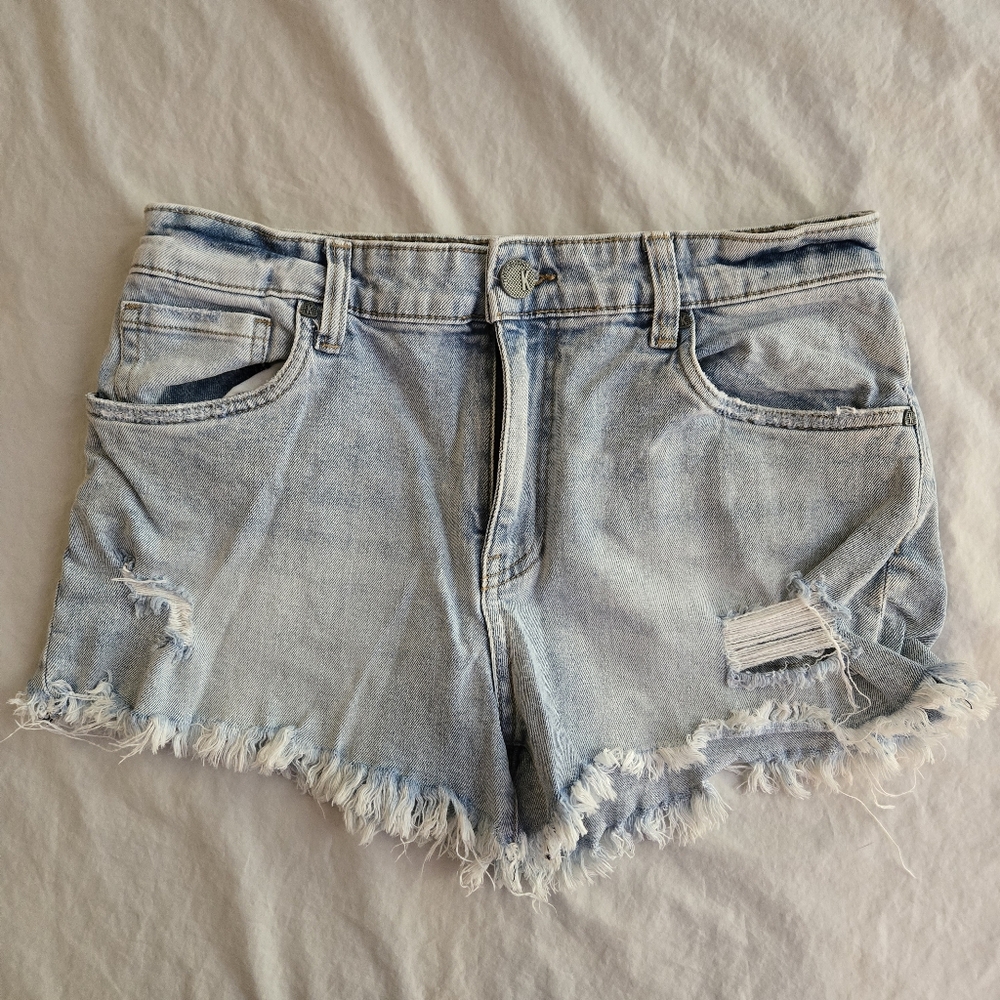 Kut from the Kloth Jane High Rise Denim Short 6 Light Wash Distressed Cutoffs